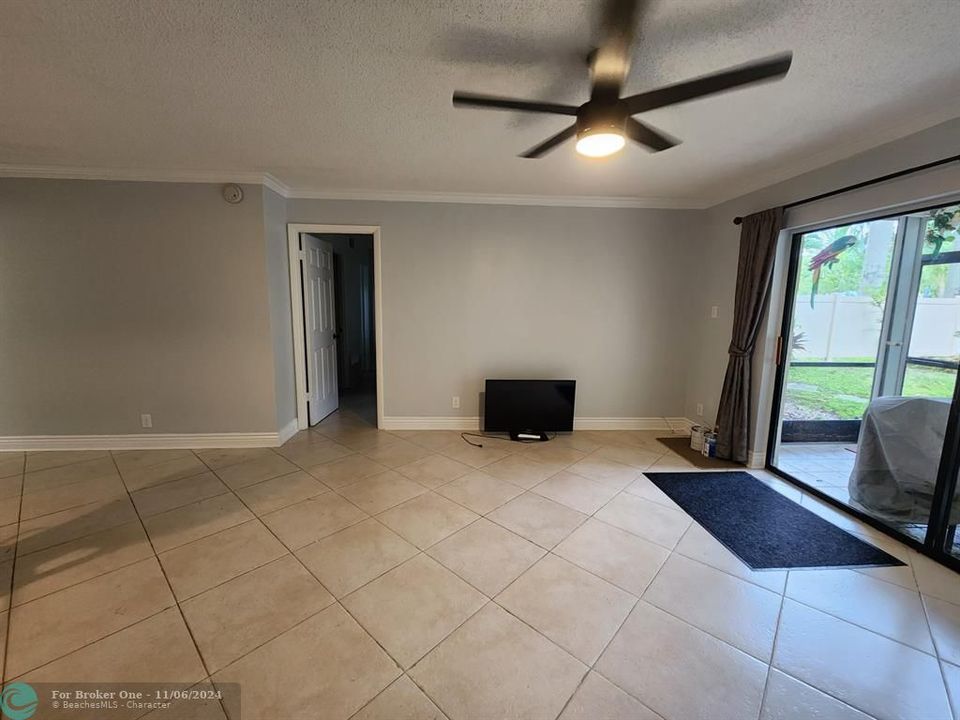 For Rent: $2,100 (2 beds, 2 baths, 936 Square Feet)