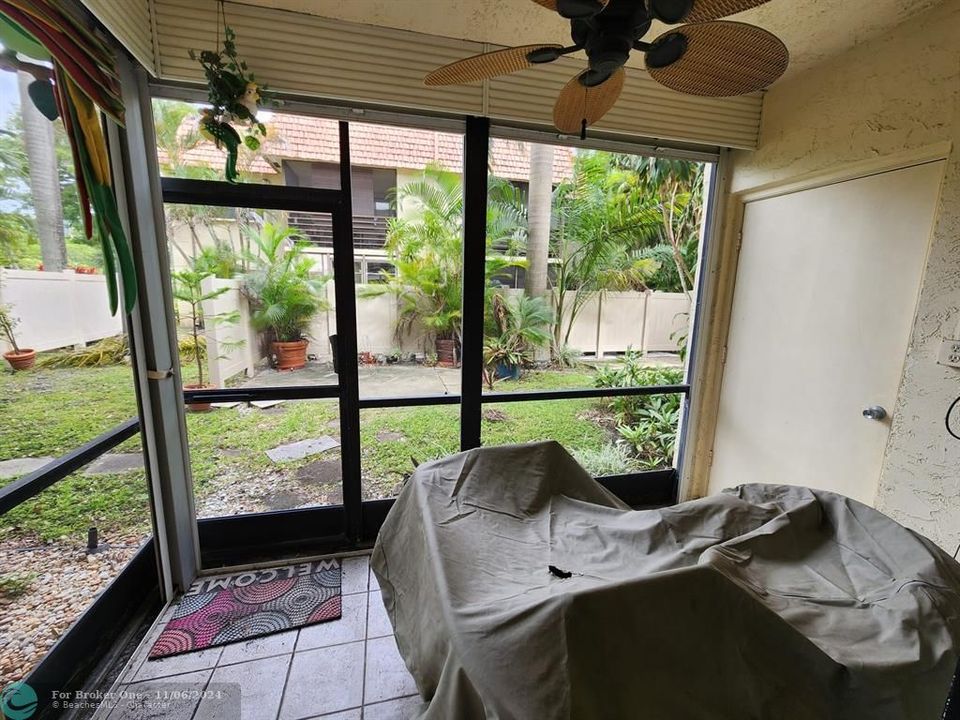 For Rent: $2,100 (2 beds, 2 baths, 936 Square Feet)