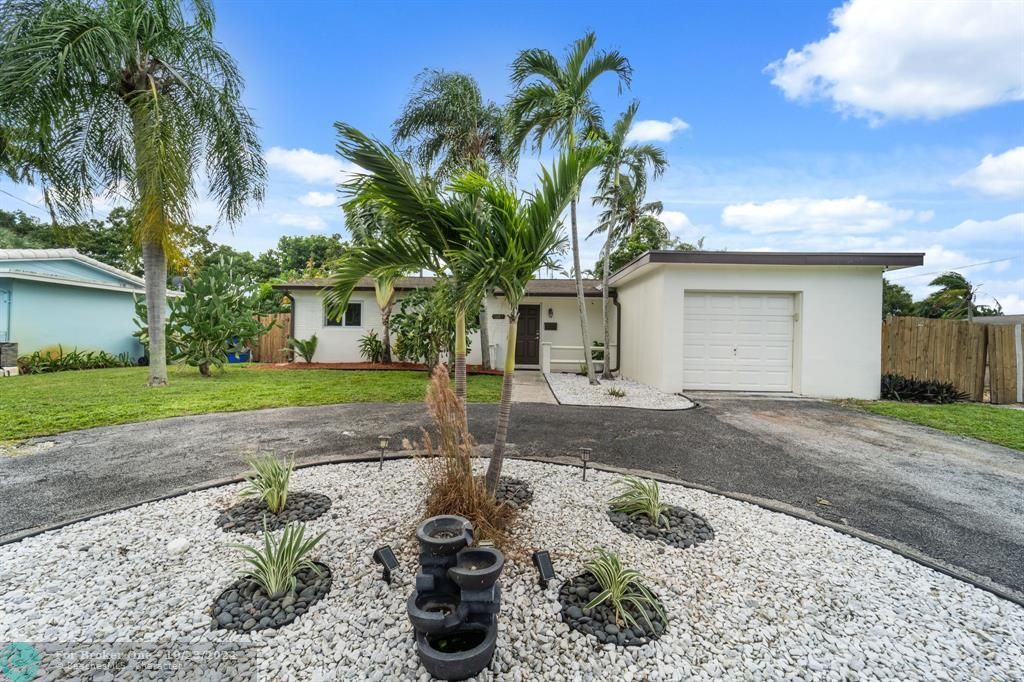 For Sale: $595,000 (3 beds, 2 baths, 1290 Square Feet)