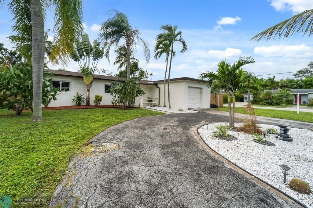 For Sale: $595,000 (3 beds, 2 baths, 1290 Square Feet)