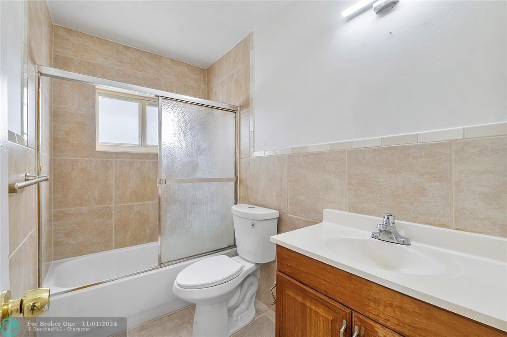 For Rent: $2,700 (2 beds, 2 baths, 1201 Square Feet)