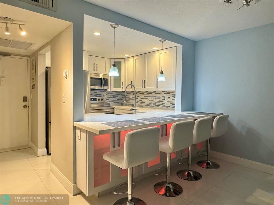 For Rent: $2,100 (1 beds, 1 baths, 630 Square Feet)