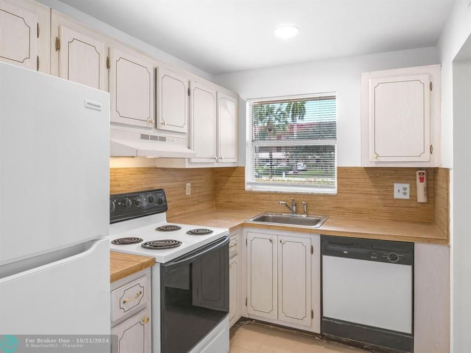 For Sale: $135,000 (2 beds, 2 baths, 850 Square Feet)