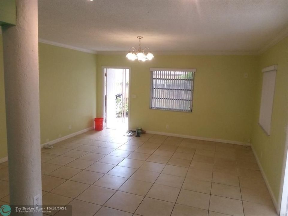 For Sale: $1,500 (1 beds, 1 baths, 550 Square Feet)