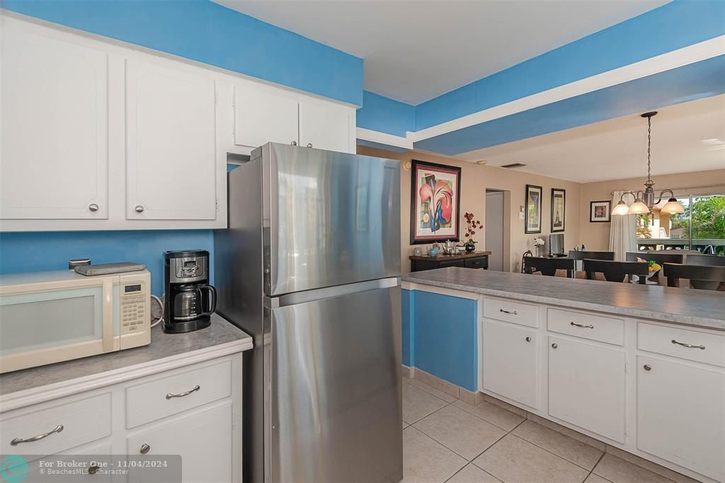 For Sale: $198,788 (2 beds, 1 baths, 860 Square Feet)