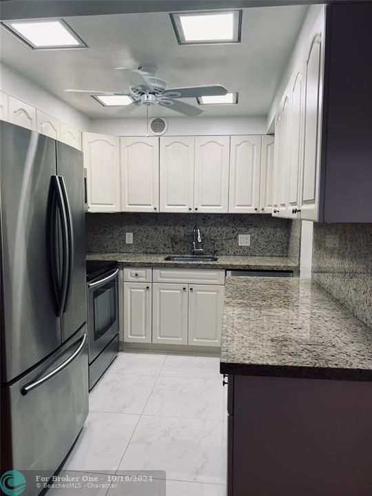 For Rent: $2,000 (2 beds, 2 baths, 933 Square Feet)