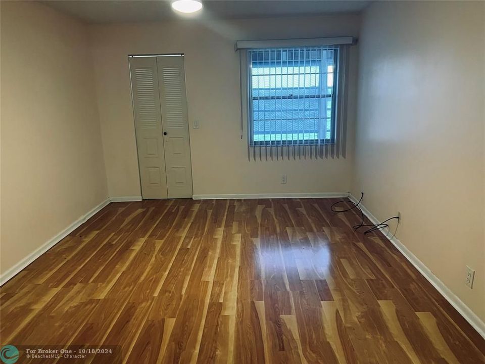 For Rent: $2,000 (2 beds, 2 baths, 933 Square Feet)