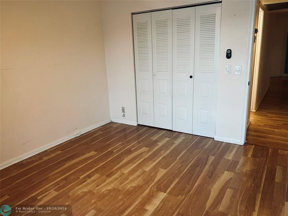 For Rent: $2,000 (2 beds, 2 baths, 933 Square Feet)