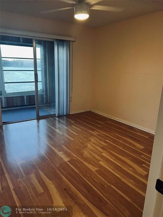 For Rent: $2,000 (2 beds, 2 baths, 933 Square Feet)