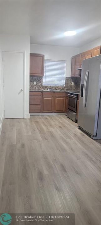 For Sale: $1,500 (0 beds, 1 baths, 500 Square Feet)