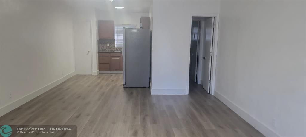 For Sale: $1,500 (0 beds, 1 baths, 500 Square Feet)