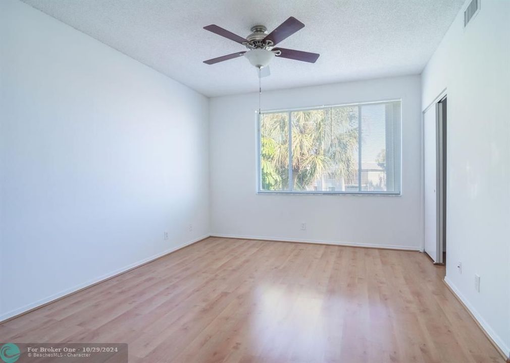 For Sale: $425,000 (2 beds, 2 baths, 1110 Square Feet)