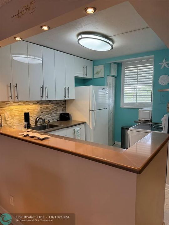 For Rent: $2,000 (2 beds, 2 baths, 928 Square Feet)