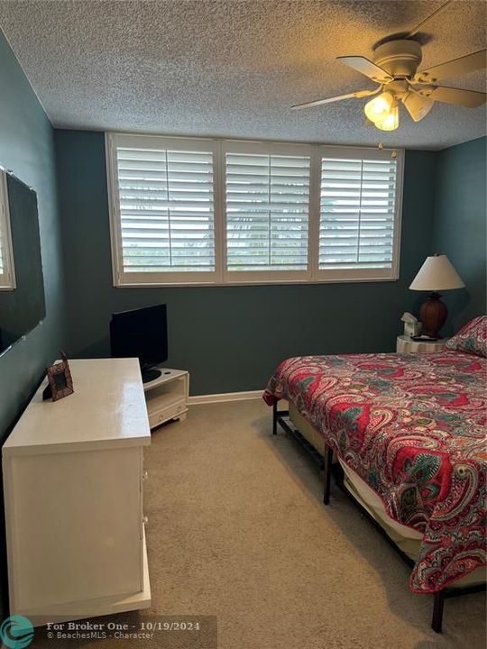 For Rent: $2,000 (2 beds, 2 baths, 928 Square Feet)