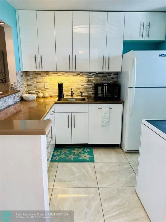 For Rent: $2,000 (2 beds, 2 baths, 928 Square Feet)