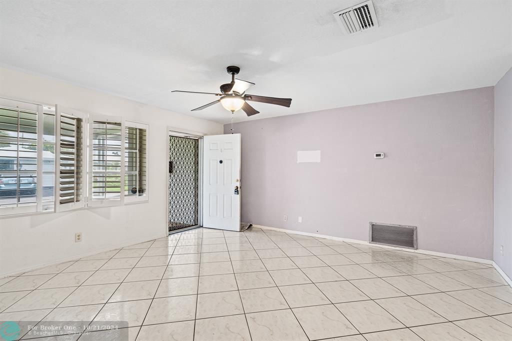 For Sale: $315,000 (2 beds, 2 baths, 1331 Square Feet)