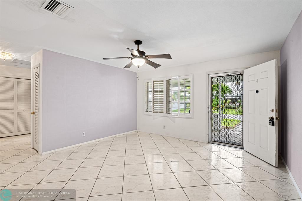 For Sale: $315,000 (2 beds, 2 baths, 1331 Square Feet)