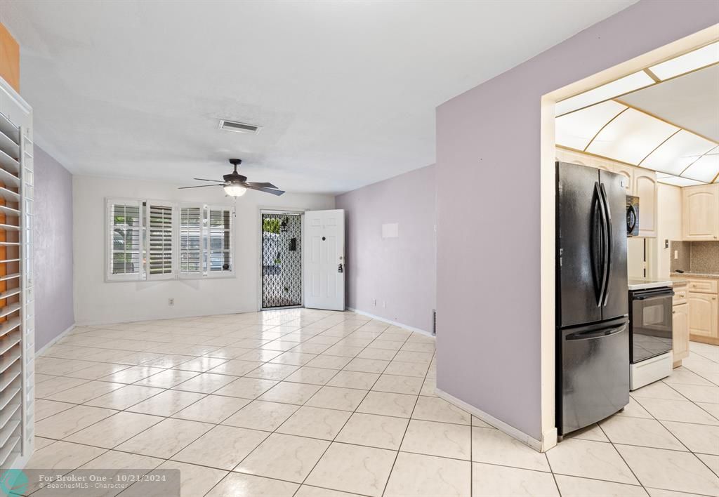 For Sale: $315,000 (2 beds, 2 baths, 1331 Square Feet)