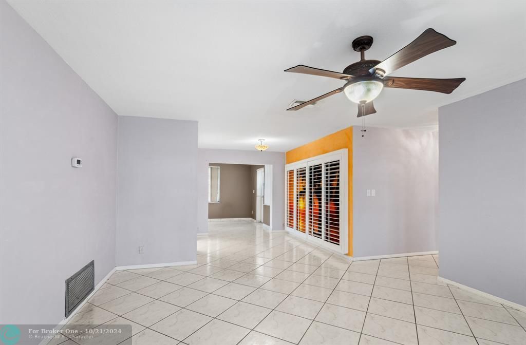 For Sale: $315,000 (2 beds, 2 baths, 1331 Square Feet)