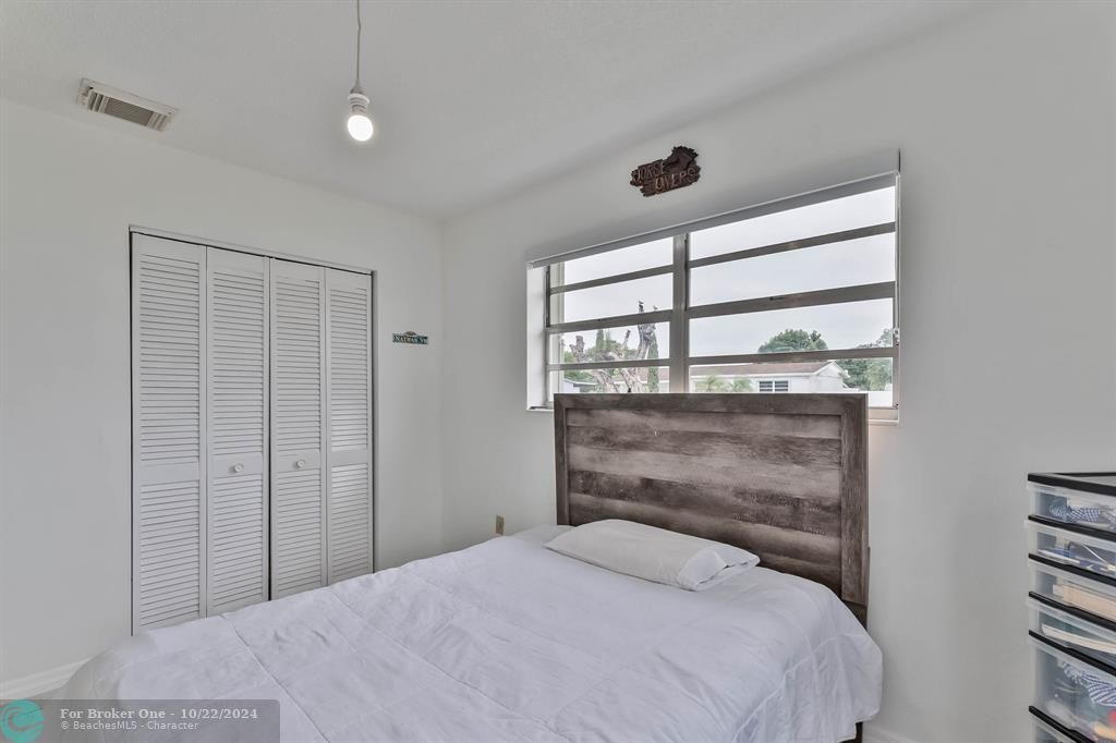 For Sale: $549,000 (3 beds, 1 baths, 1080 Square Feet)