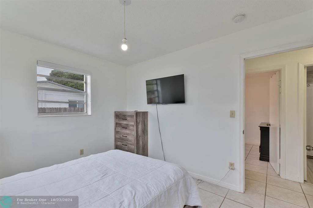 For Sale: $549,000 (3 beds, 1 baths, 1080 Square Feet)