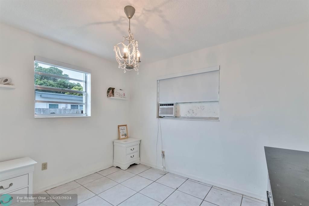 For Sale: $549,000 (3 beds, 1 baths, 1080 Square Feet)