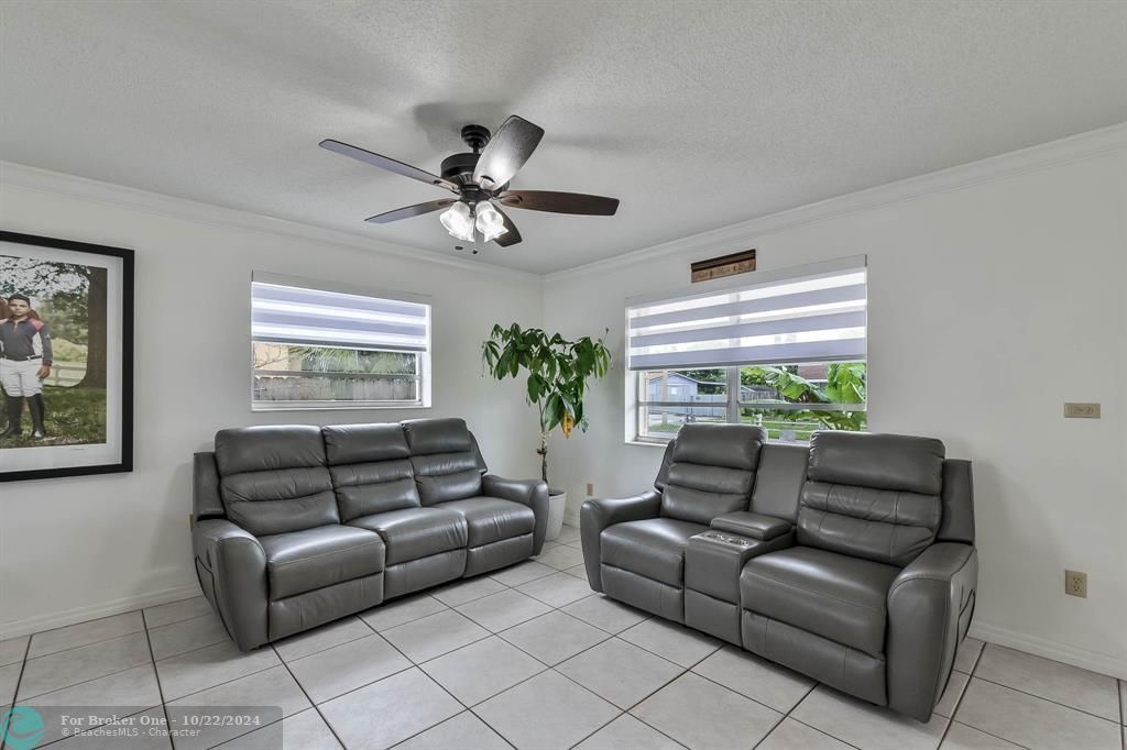 For Sale: $549,000 (3 beds, 1 baths, 1080 Square Feet)