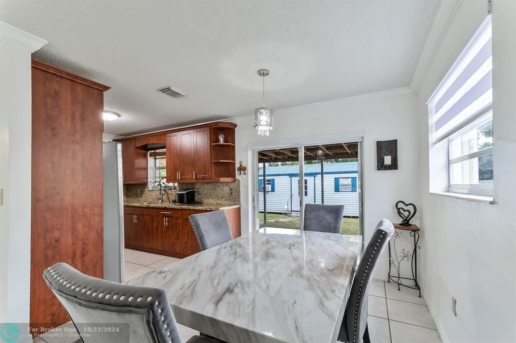 For Sale: $549,000 (3 beds, 1 baths, 1080 Square Feet)