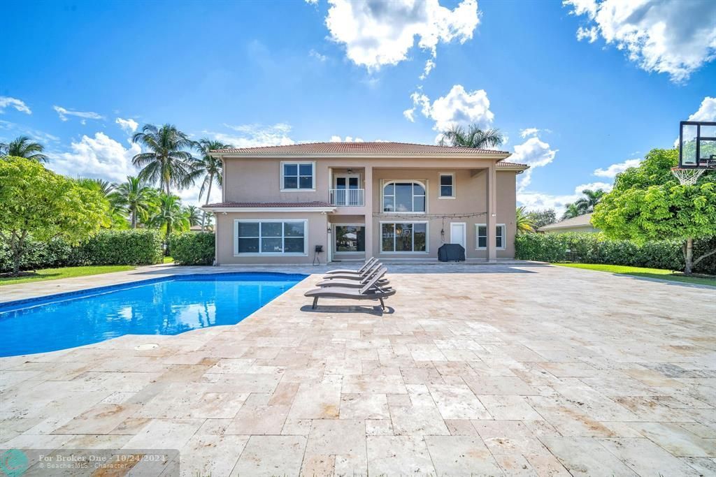 For Sale: $1,999,999 (6 beds, 4 baths, 4287 Square Feet)