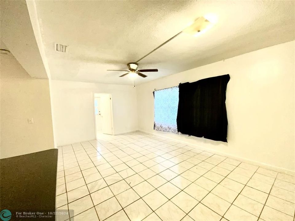 For Sale: $2,600 (2 beds, 2 baths, 1237 Square Feet)