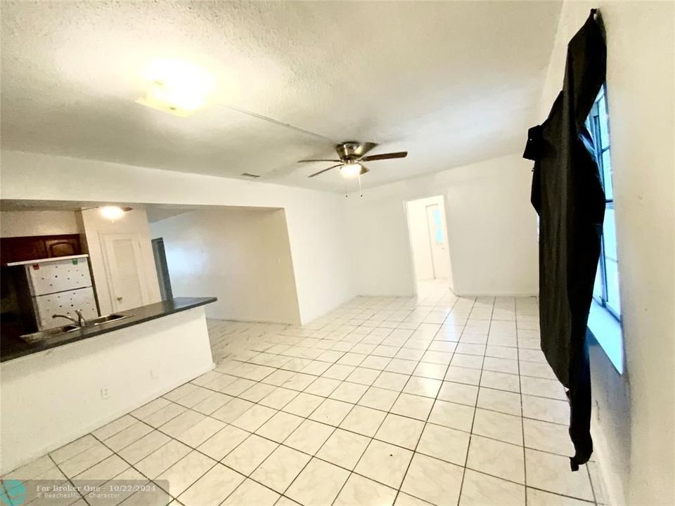 For Sale: $2,600 (2 beds, 2 baths, 1237 Square Feet)