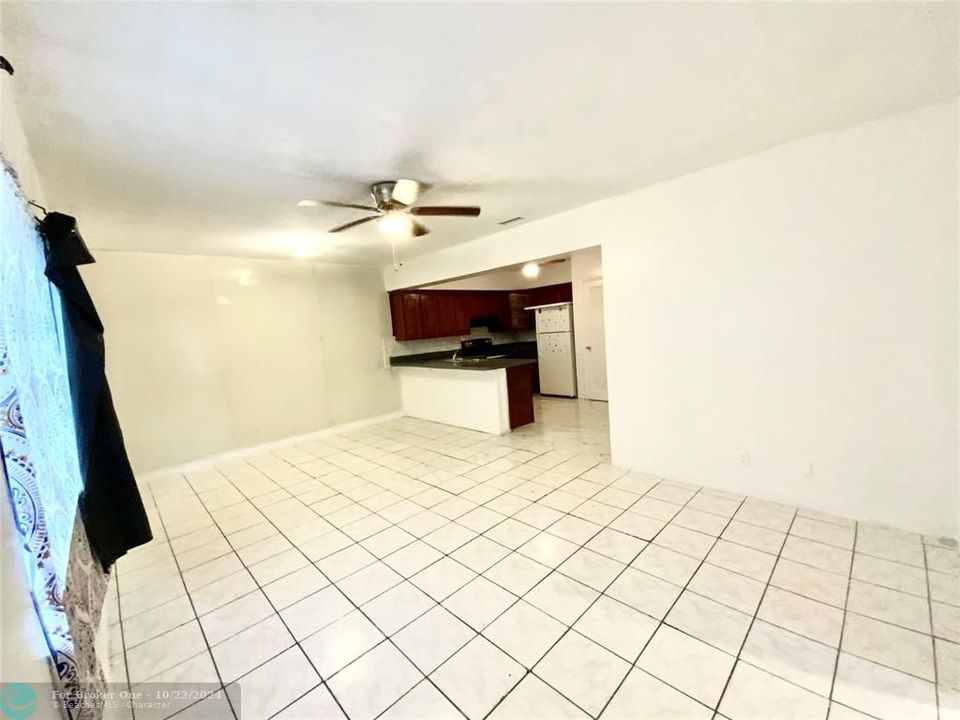 For Sale: $2,600 (2 beds, 2 baths, 1237 Square Feet)