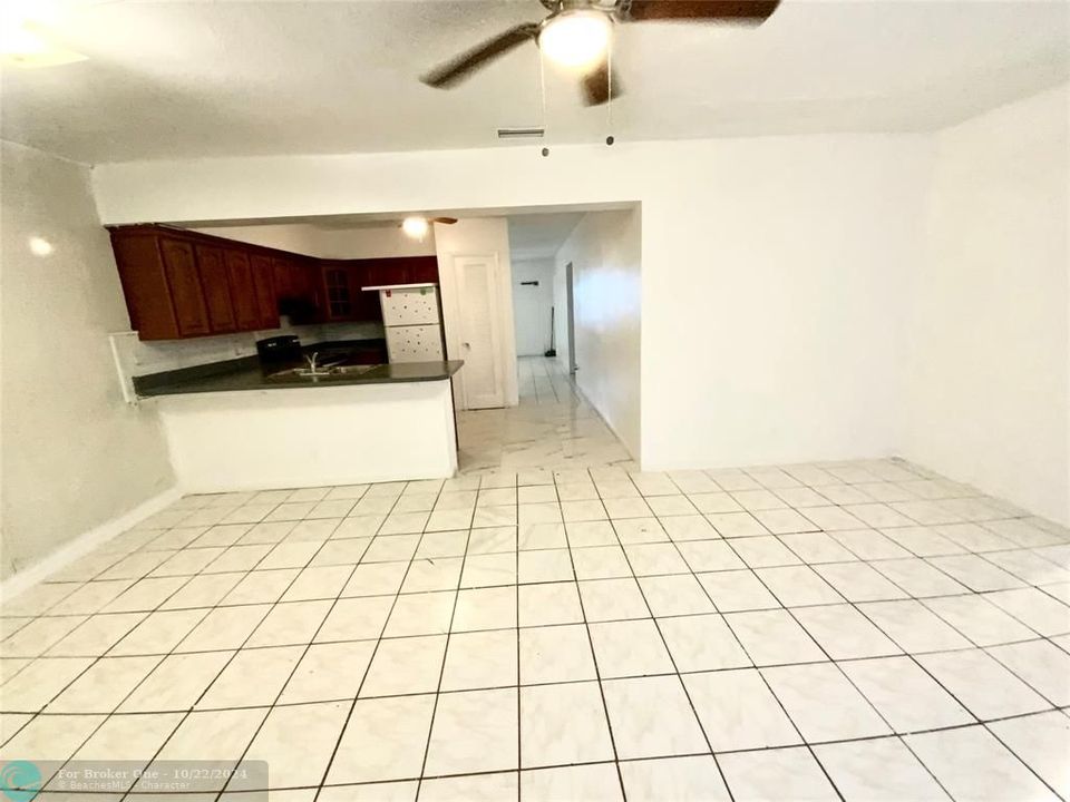 For Sale: $2,600 (2 beds, 2 baths, 1237 Square Feet)