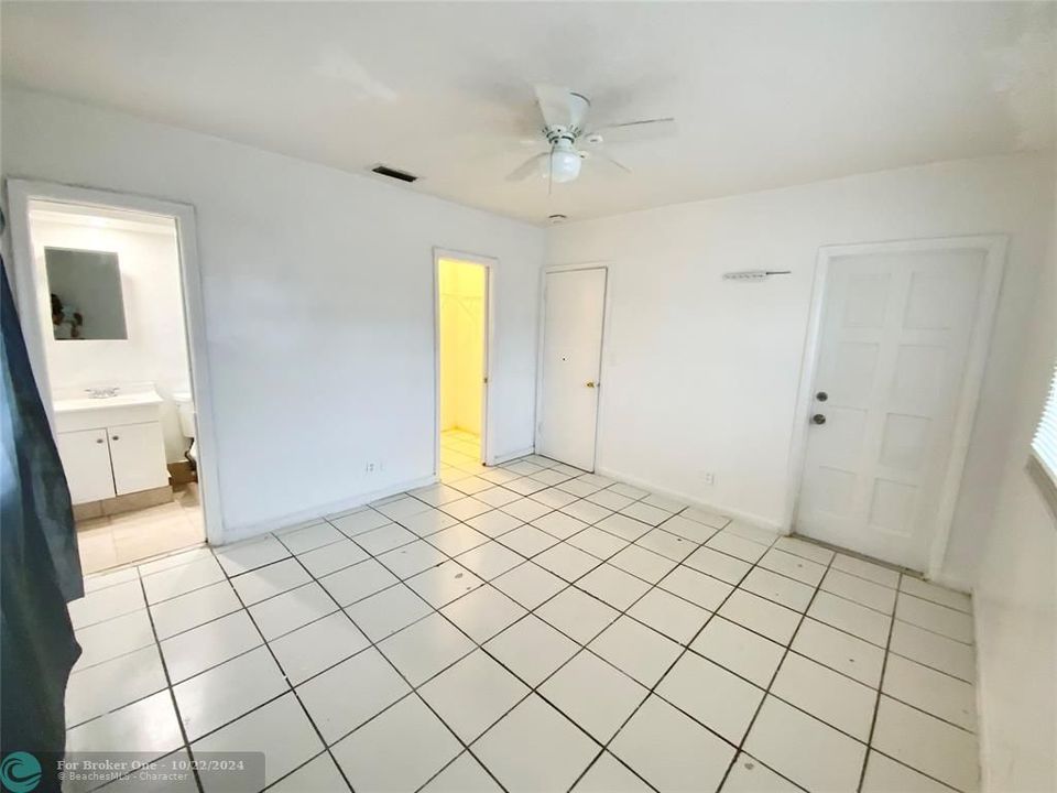 For Sale: $2,600 (2 beds, 2 baths, 1237 Square Feet)