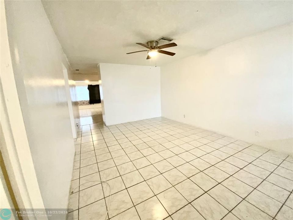 For Sale: $2,600 (2 beds, 2 baths, 1237 Square Feet)