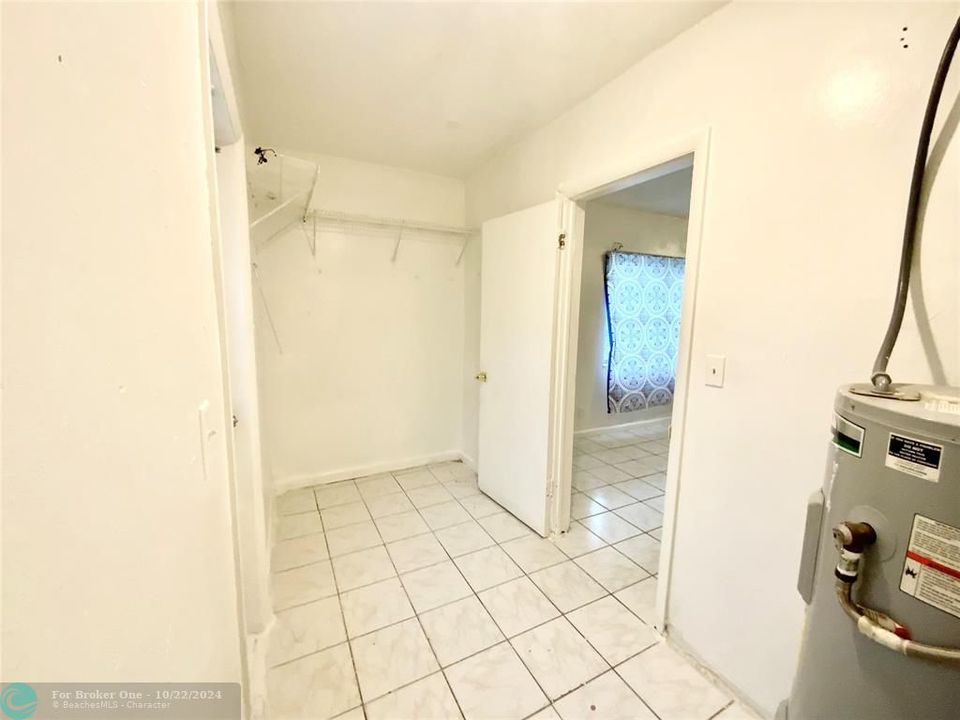 For Sale: $2,600 (2 beds, 2 baths, 1237 Square Feet)