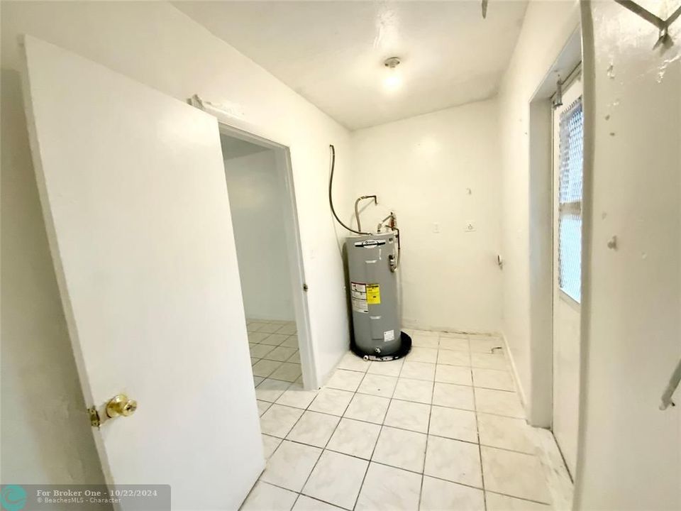 For Sale: $2,600 (2 beds, 2 baths, 1237 Square Feet)