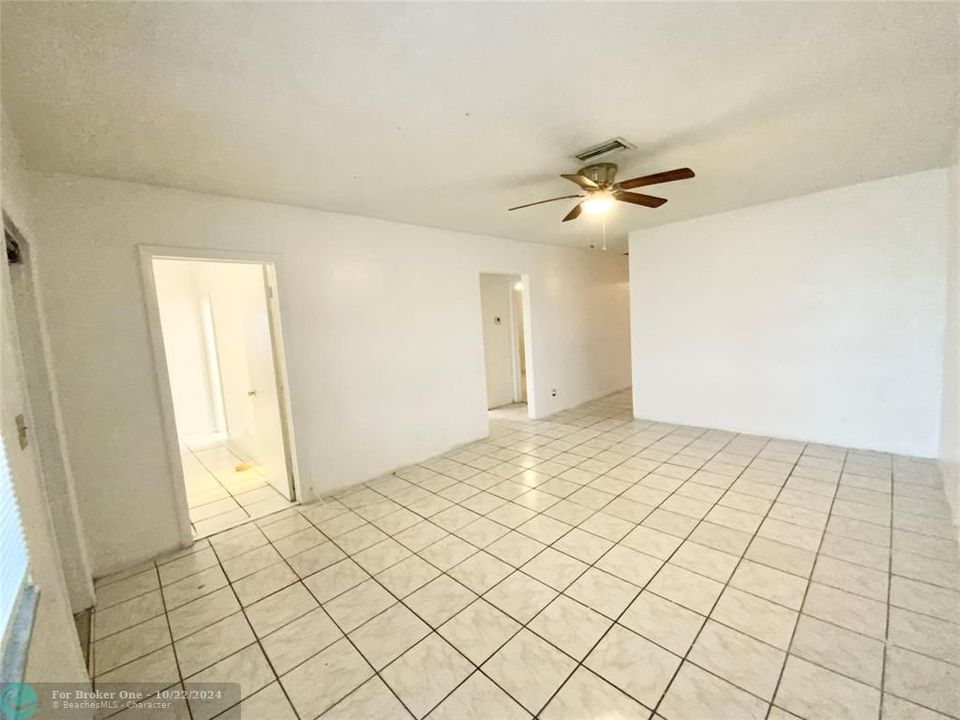 For Sale: $2,600 (2 beds, 2 baths, 1237 Square Feet)