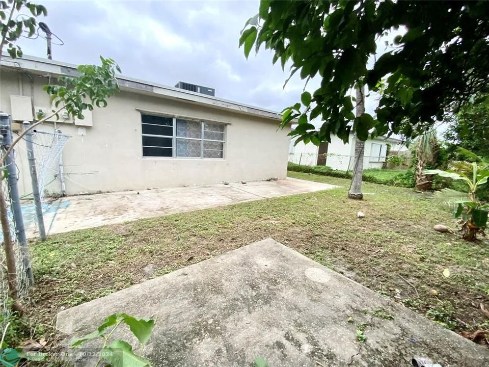 For Sale: $2,600 (2 beds, 2 baths, 1237 Square Feet)