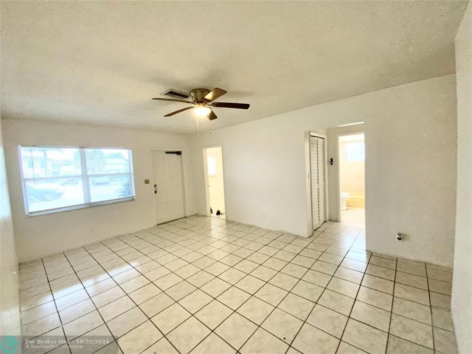 For Sale: $2,600 (2 beds, 2 baths, 1237 Square Feet)