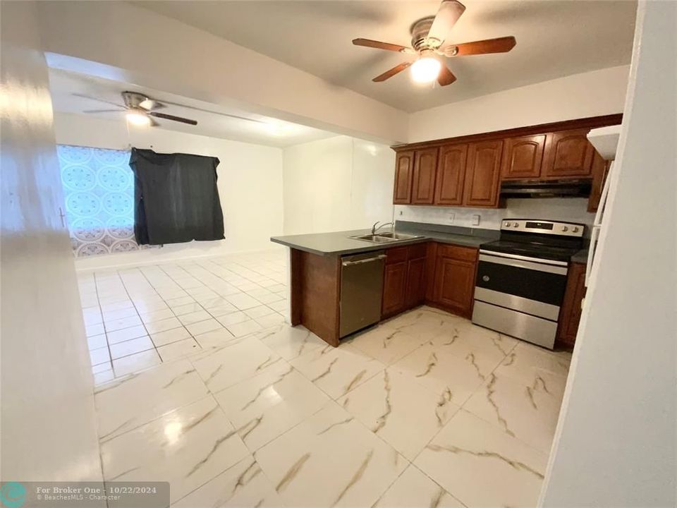 For Sale: $2,600 (2 beds, 2 baths, 1237 Square Feet)