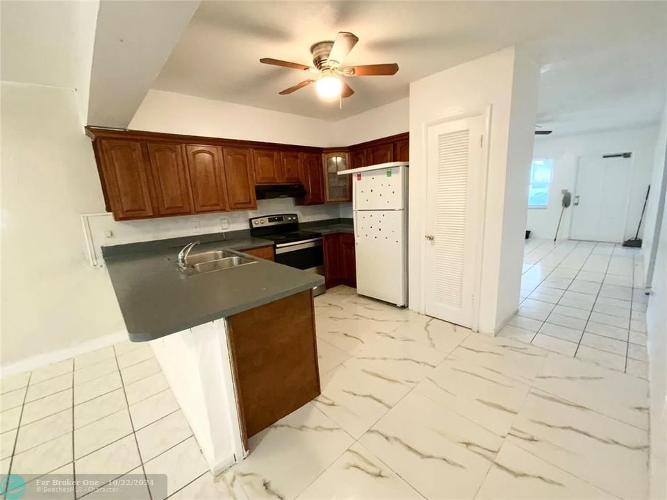 For Sale: $2,600 (2 beds, 2 baths, 1237 Square Feet)