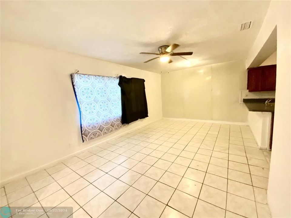 For Sale: $2,600 (2 beds, 2 baths, 1237 Square Feet)