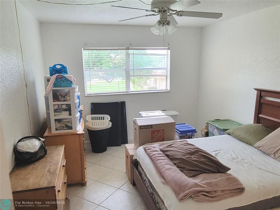 For Sale: $132,000 (1 beds, 1 baths, 924 Square Feet)