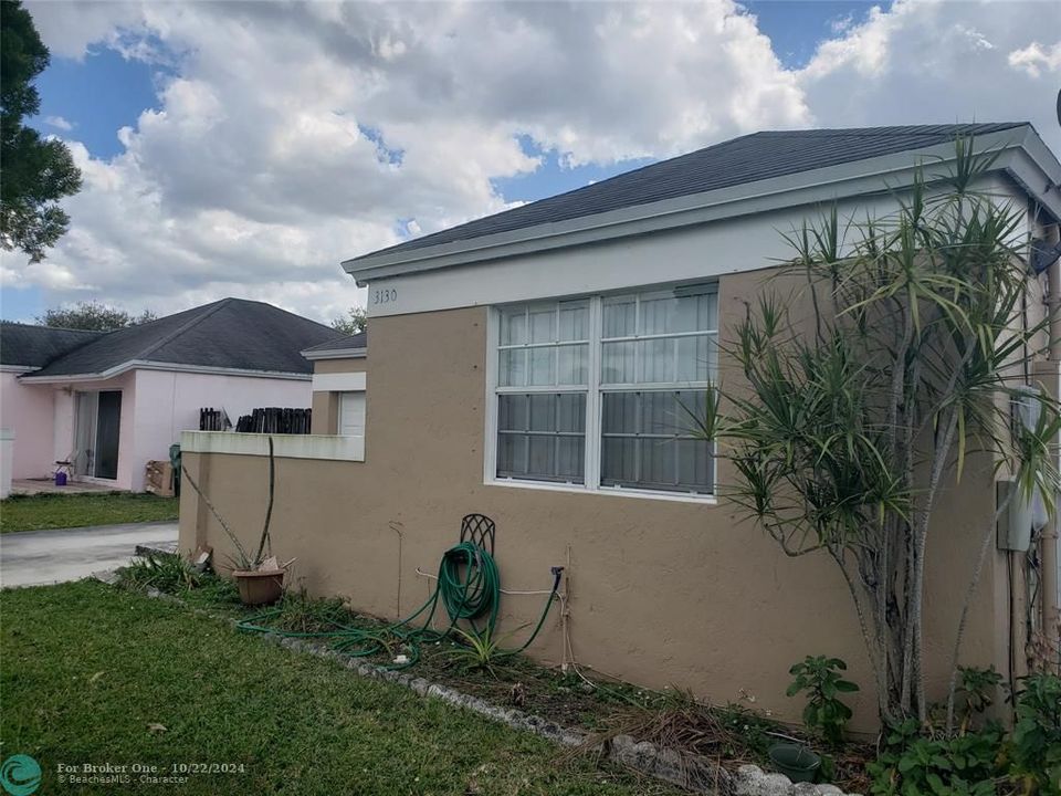 For Sale: $489,900 (3 beds, 2 baths, 1205 Square Feet)