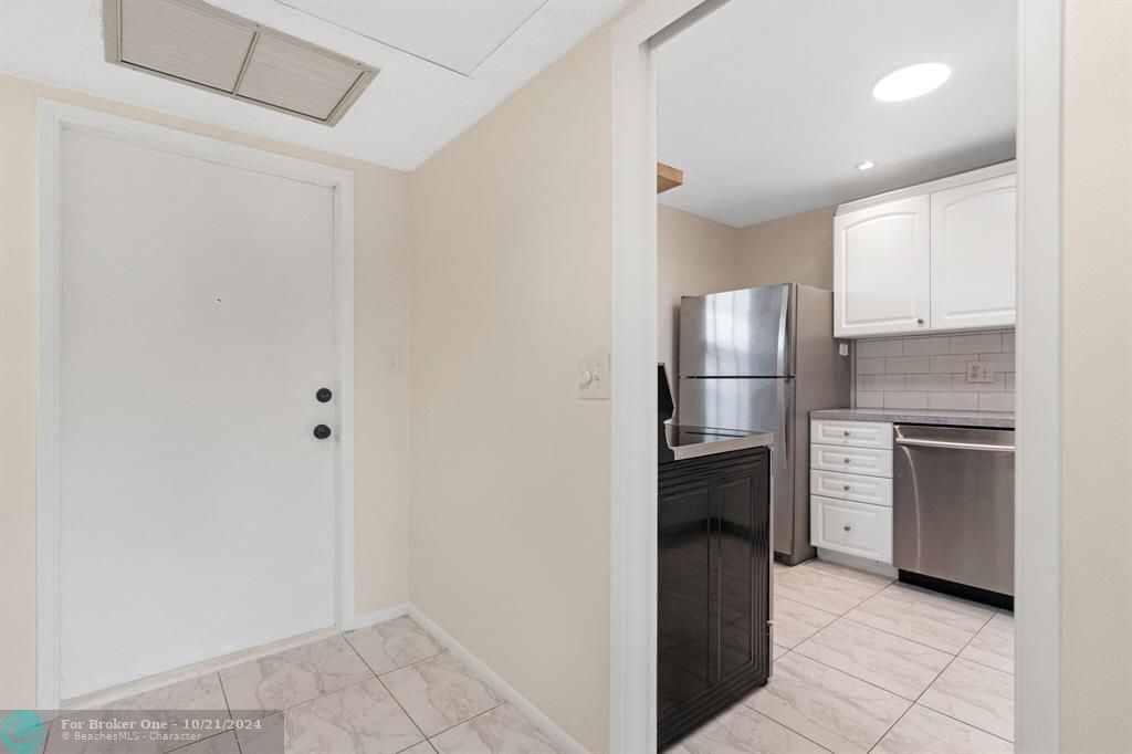 For Sale: $215,000 (1 beds, 1 baths, 960 Square Feet)