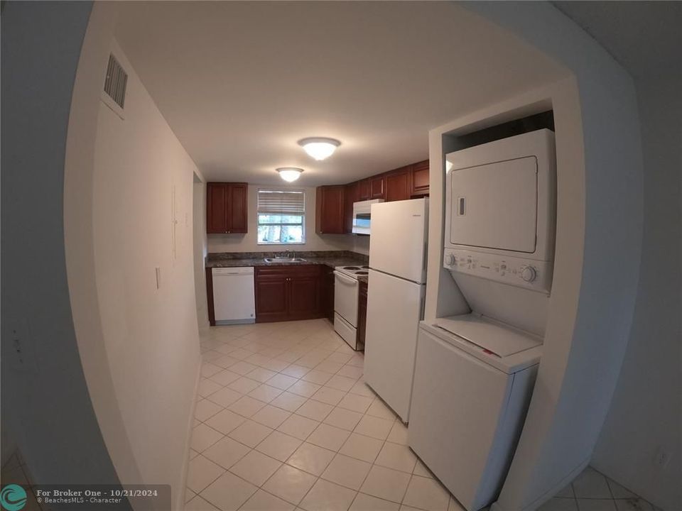 For Sale: $139,000 (2 beds, 2 baths, 1092 Square Feet)