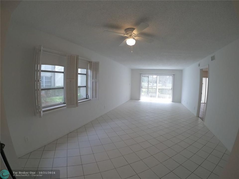 For Sale: $139,000 (2 beds, 2 baths, 1092 Square Feet)