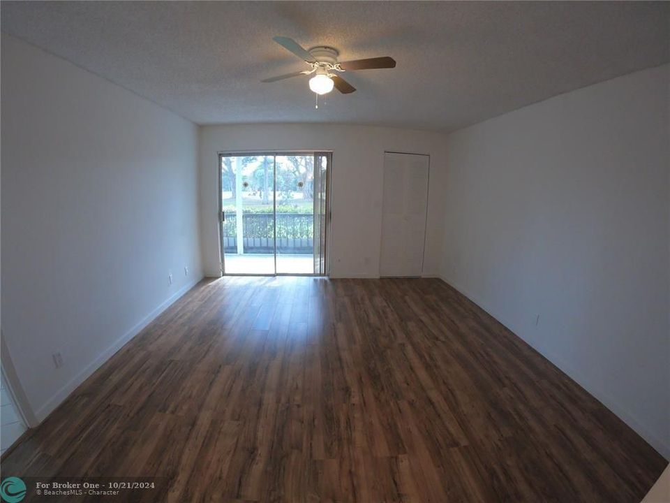 For Sale: $139,000 (2 beds, 2 baths, 1092 Square Feet)