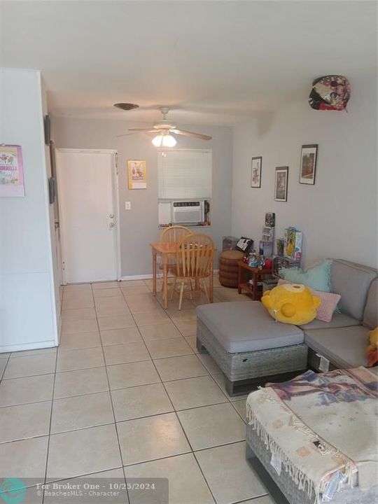 For Sale: $157,900 (1 beds, 1 baths, 575 Square Feet)